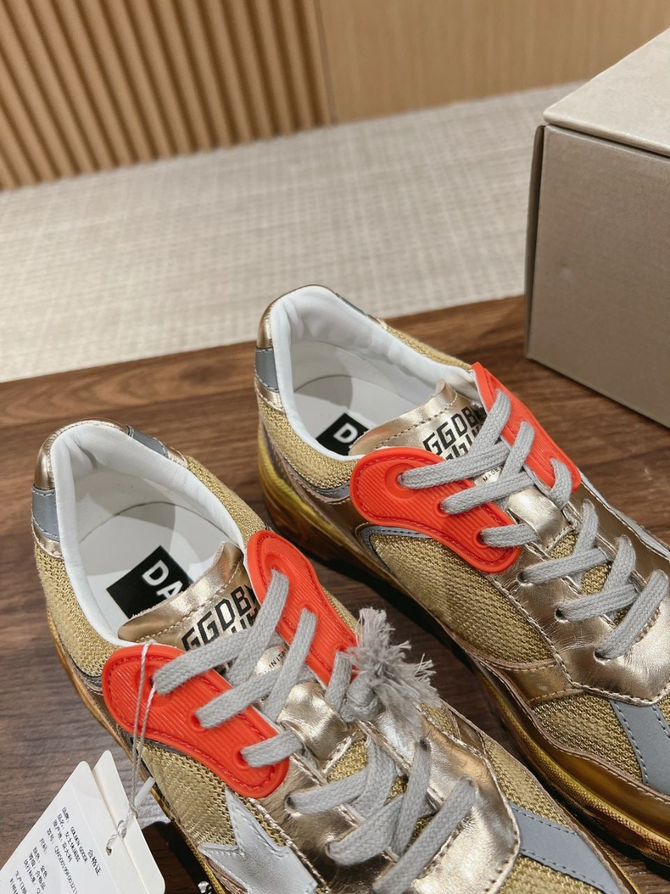 Men's Dad-Star gold with distressed finish