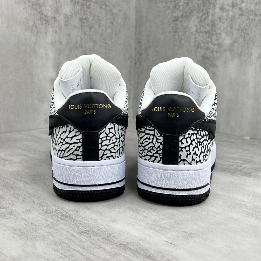 Low sneakers