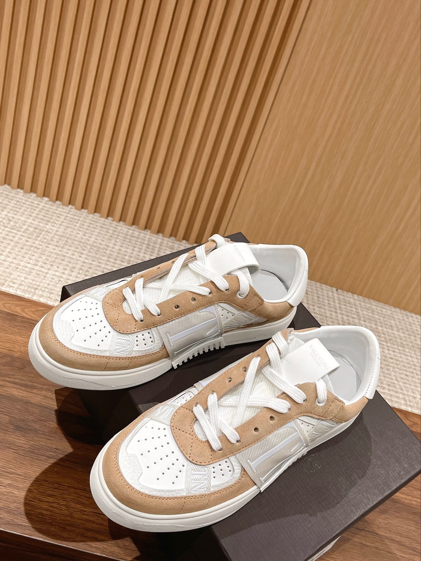 Garavani VL7N logo-print strap sneakers