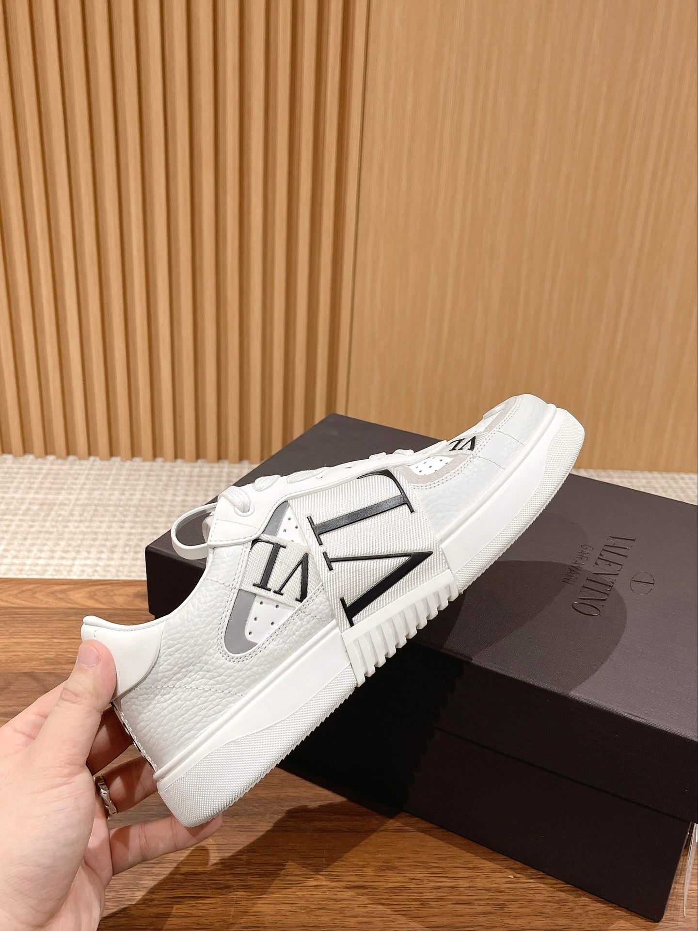 Garavani VL7N logo-print strap sneakers