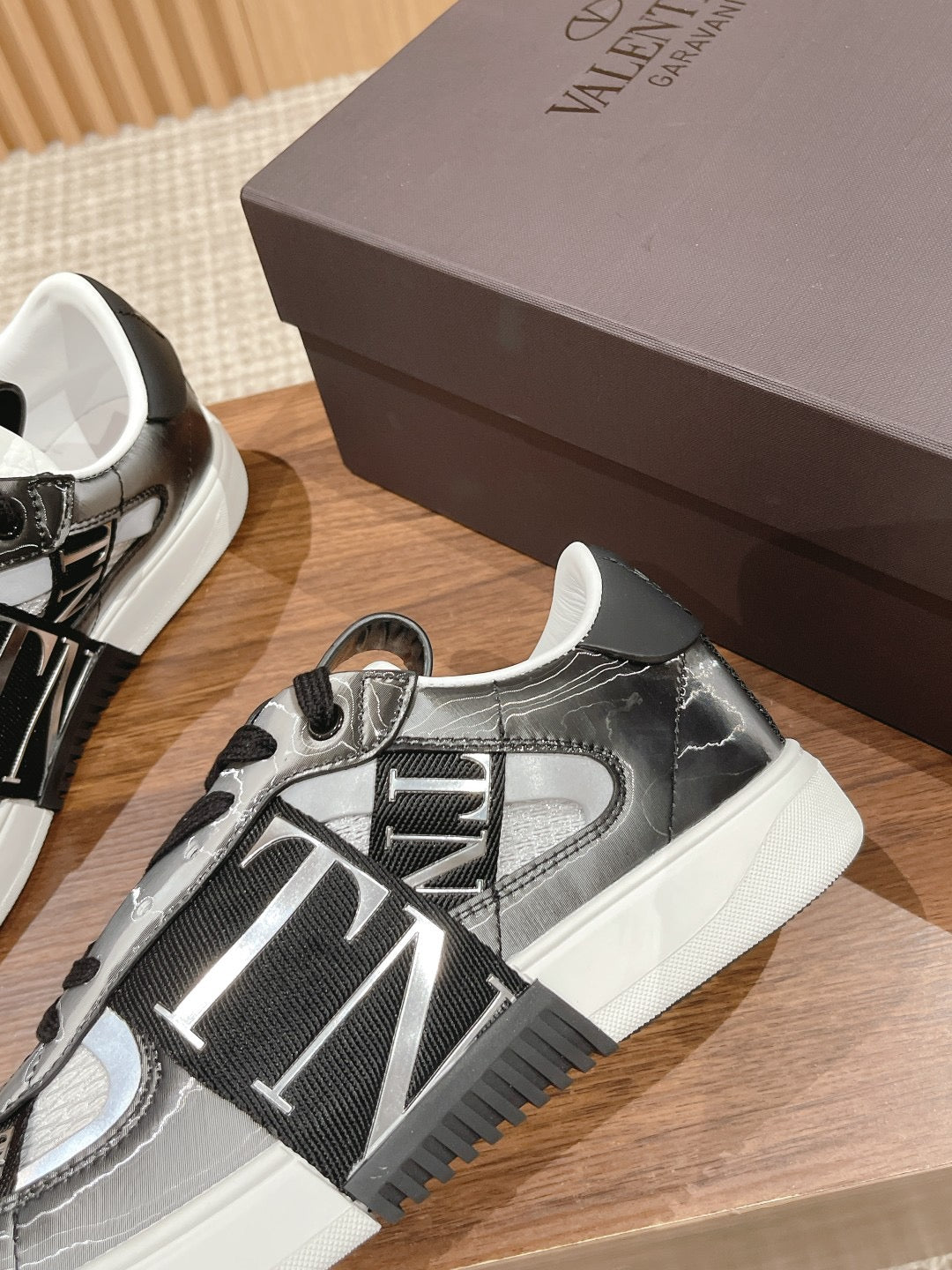 Garavani VL7N logo-print strap sneakers