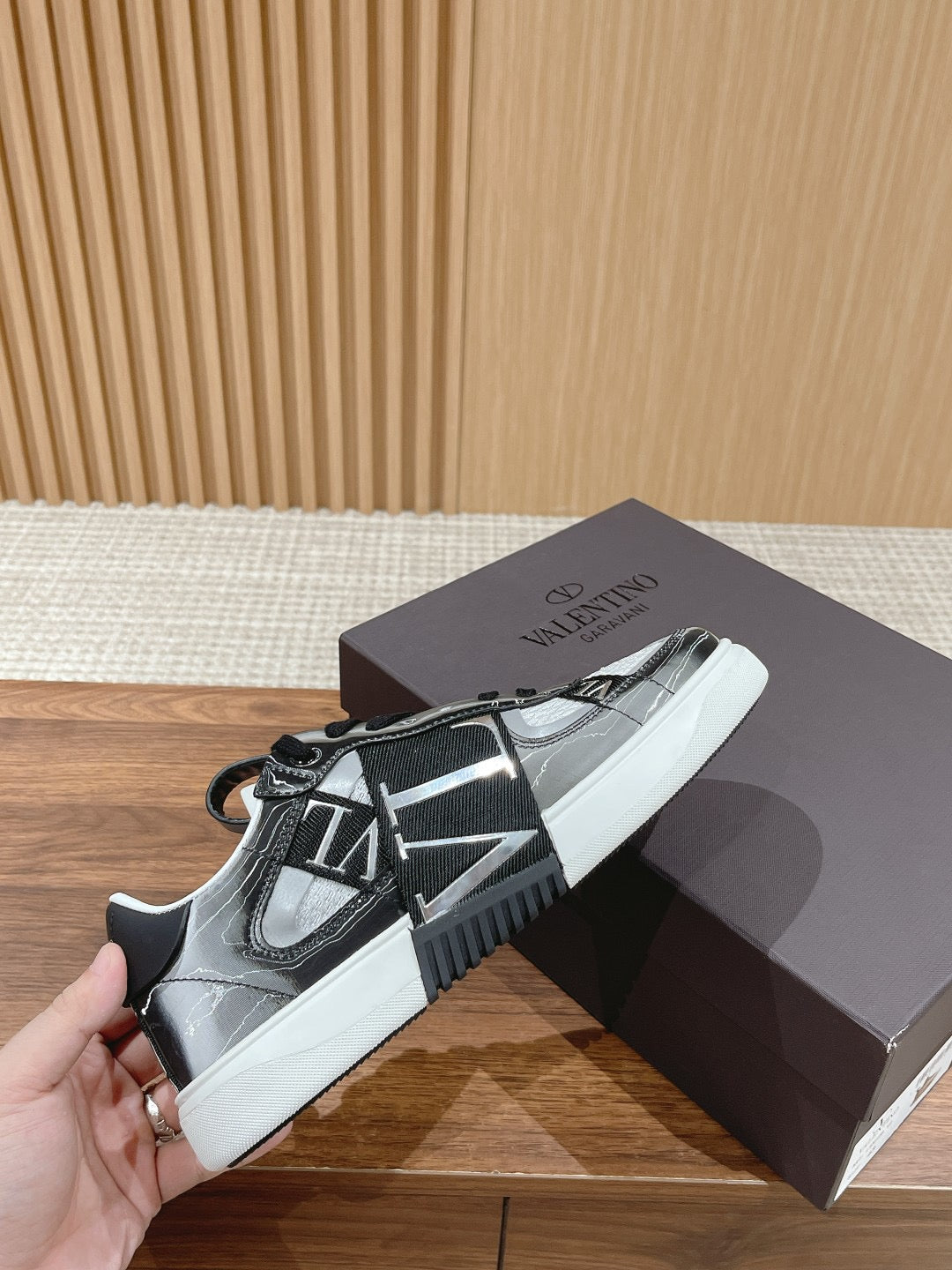 Garavani VL7N logo-print strap sneakers