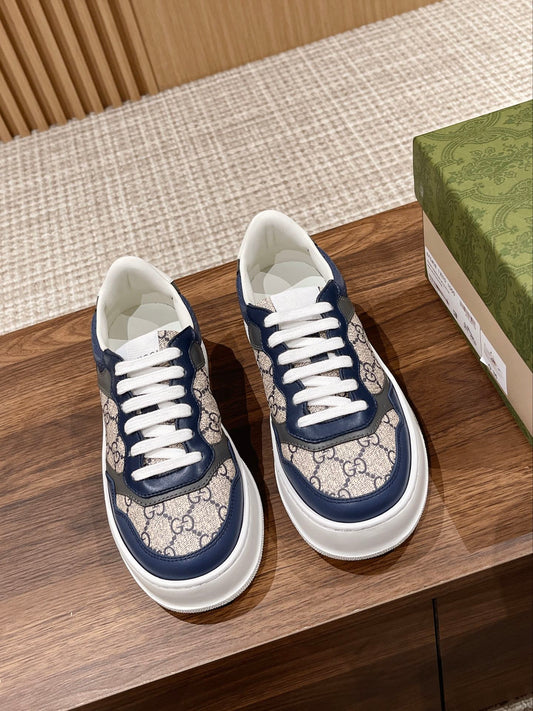 WOMEN'S SNEAKER
