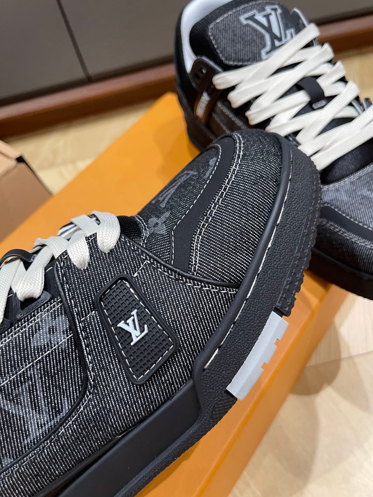 L|V Sneaker