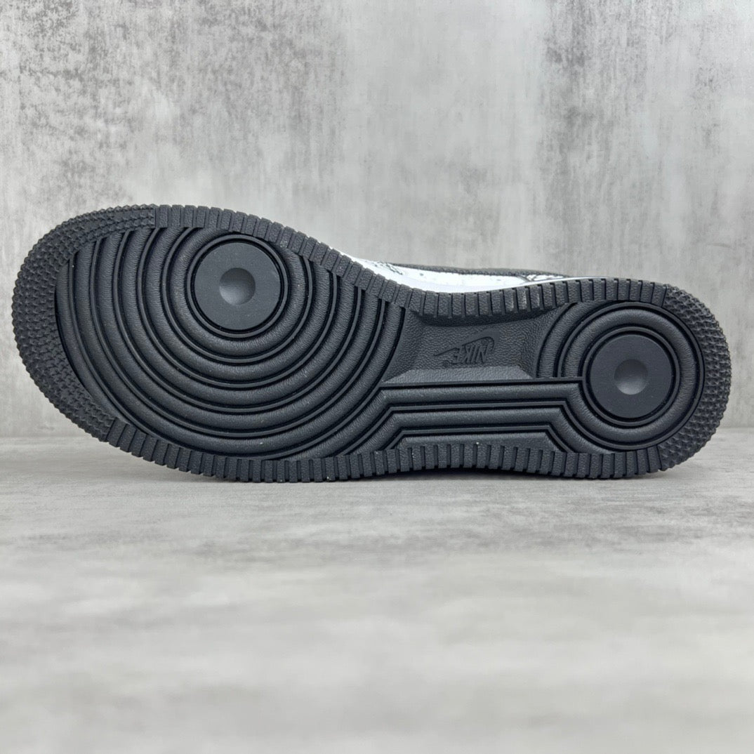 Low sneakers