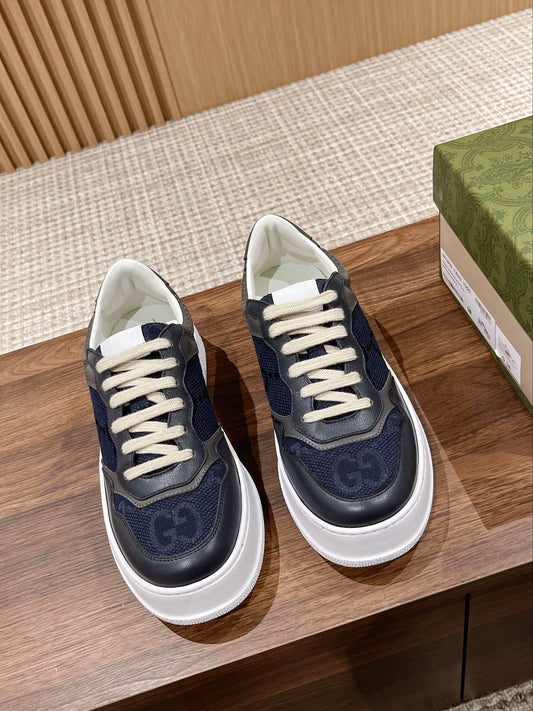 WOMEN'S SNEAKER