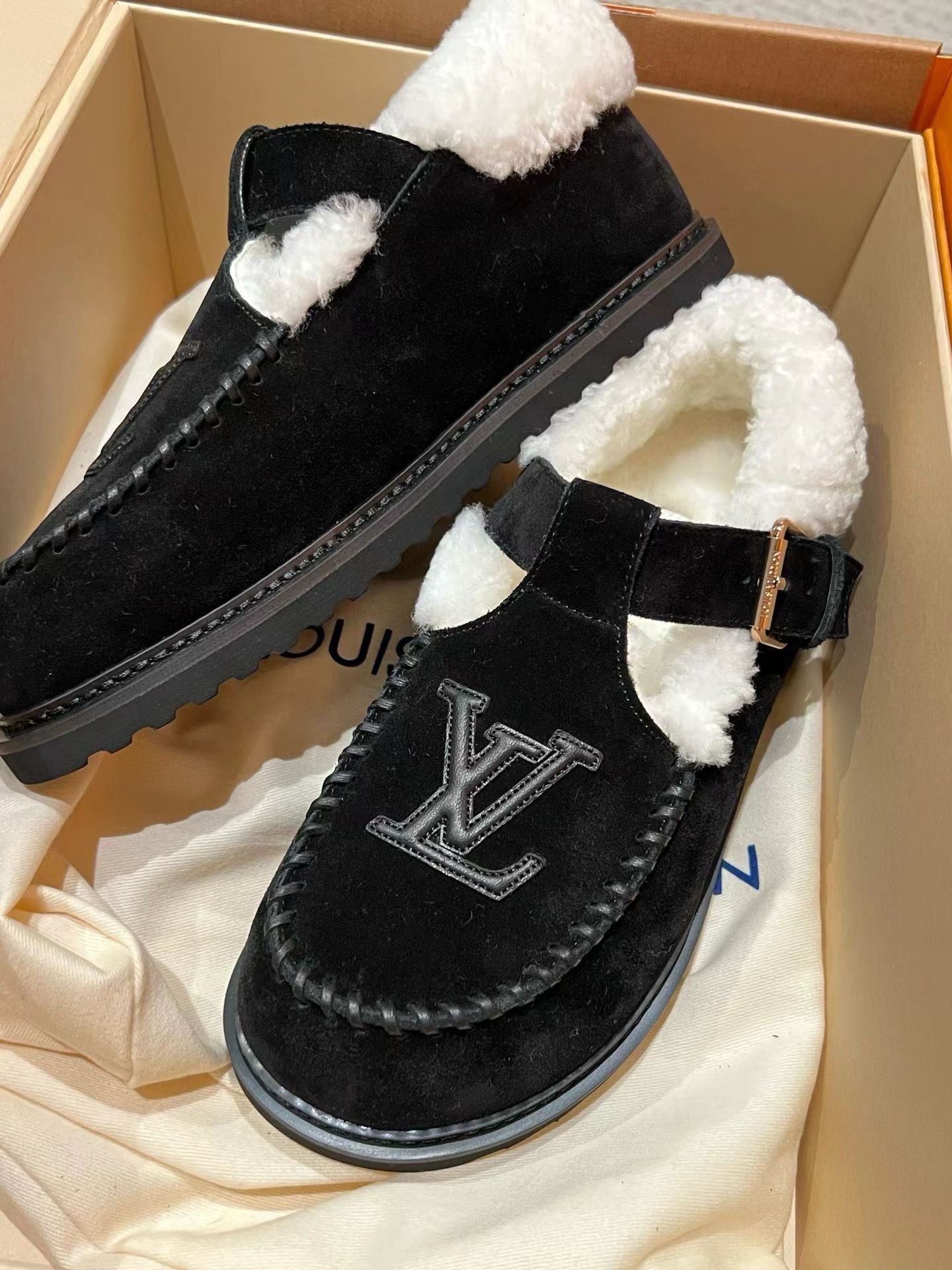 L|V Slipper