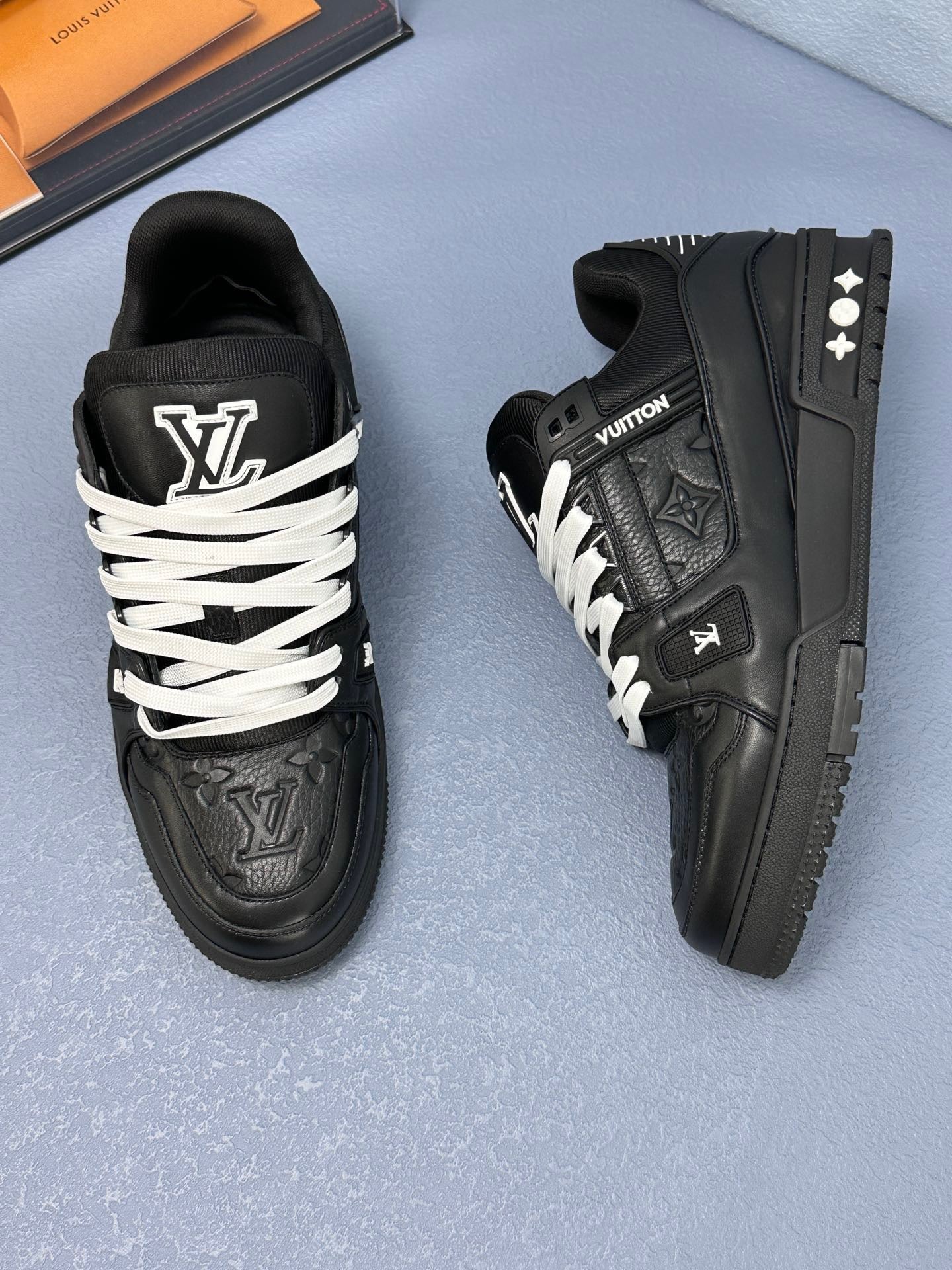 Sneaker