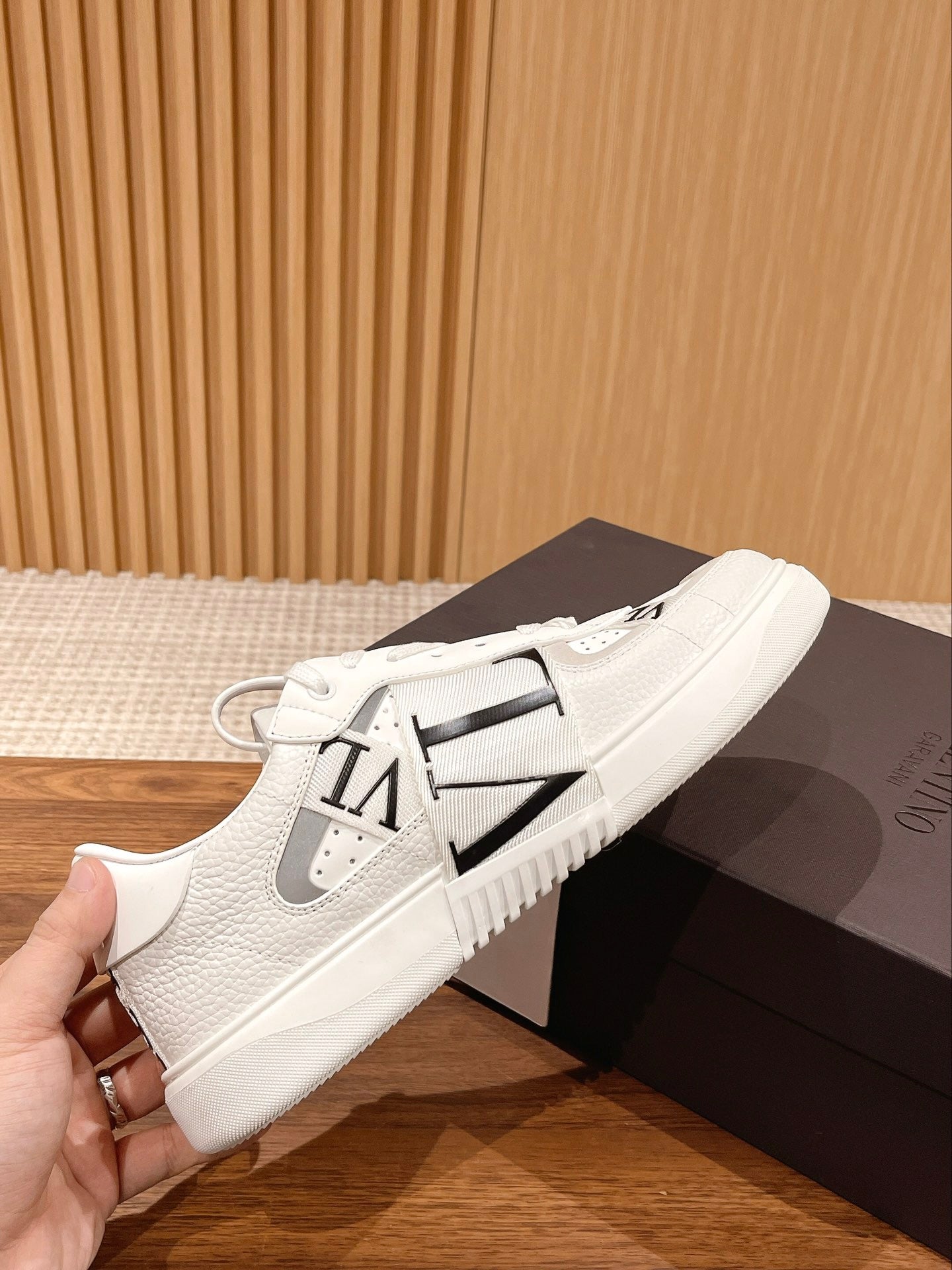 Garavani VL7N logo-print strap sneakers