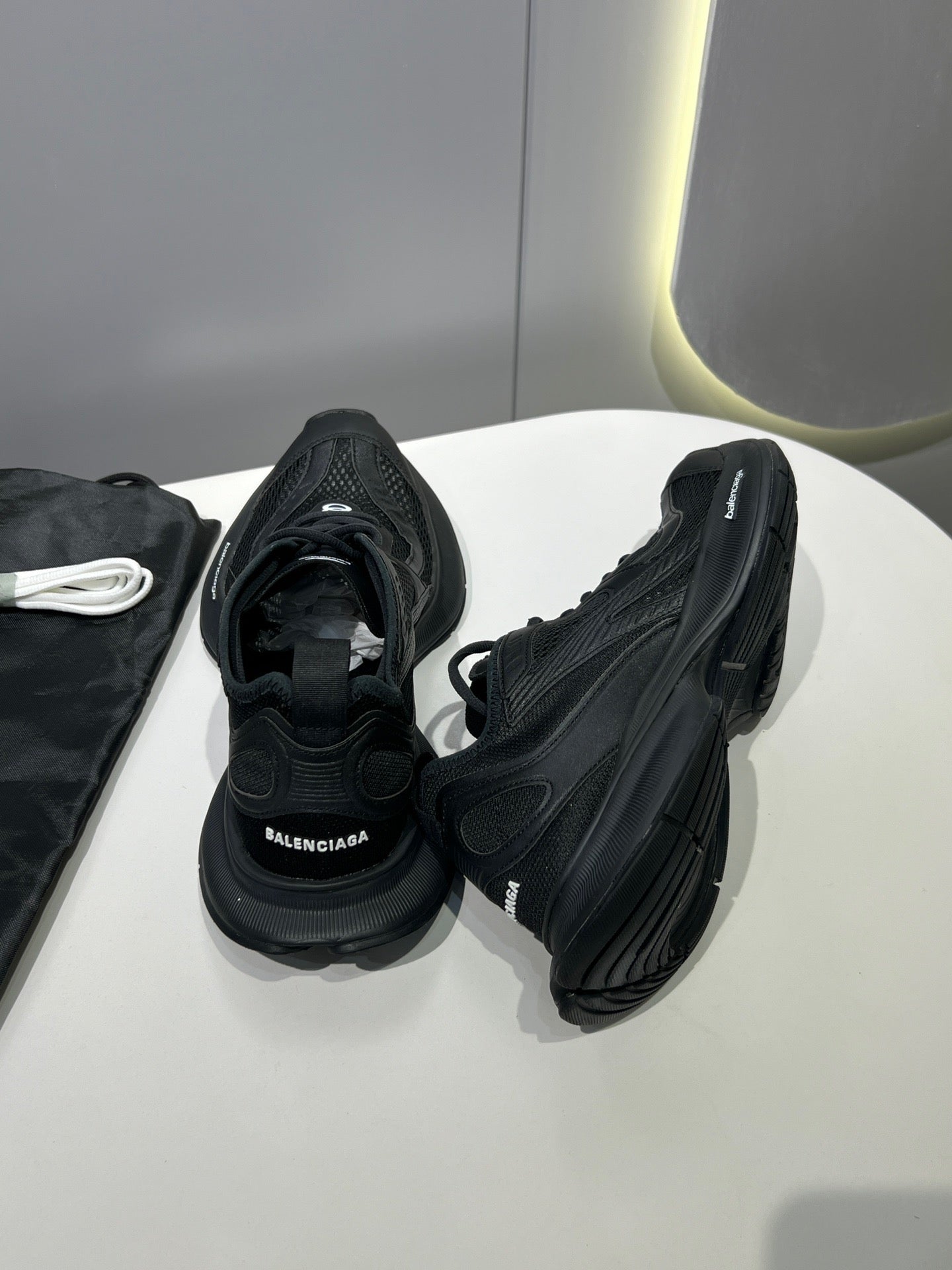 B Sneaker