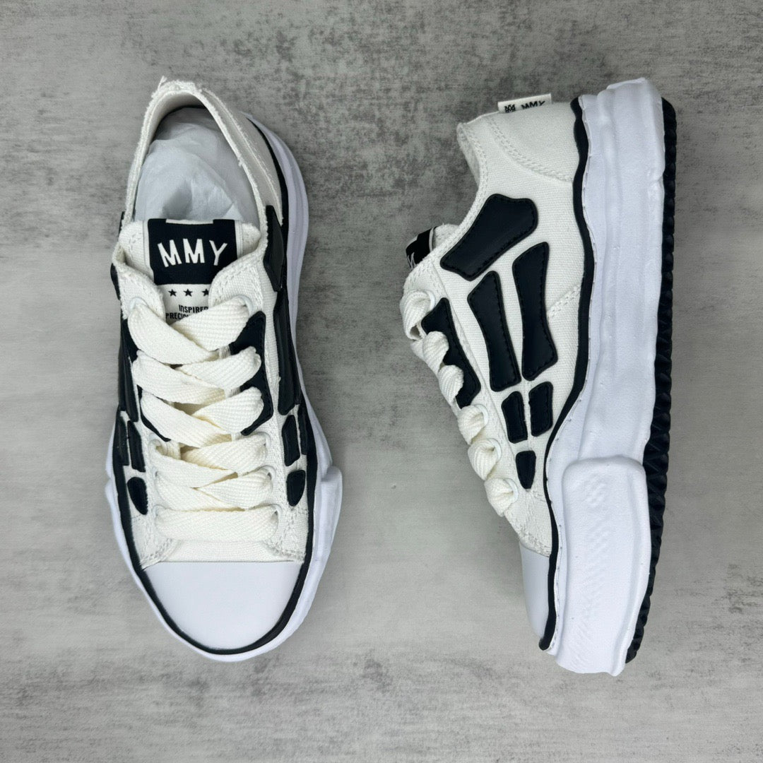 AM Sneaker