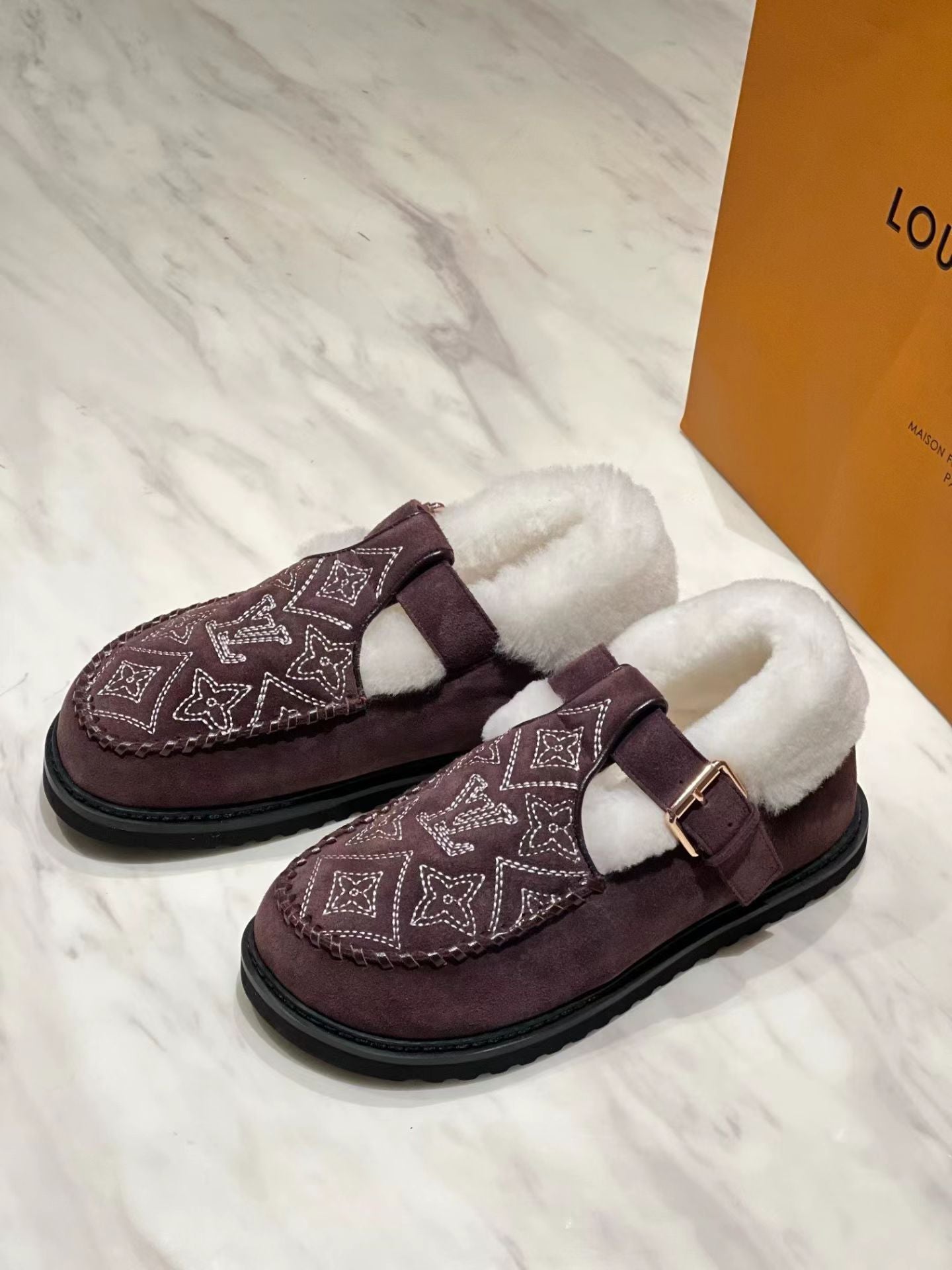 L|V Slipper