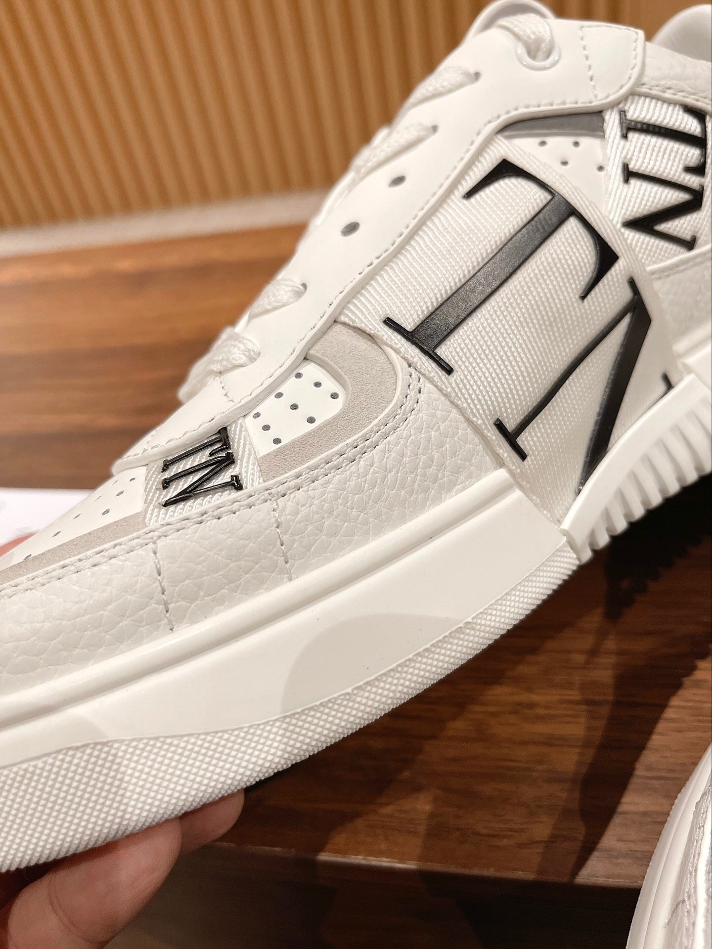 Garavani VL7N logo-print strap sneakers
