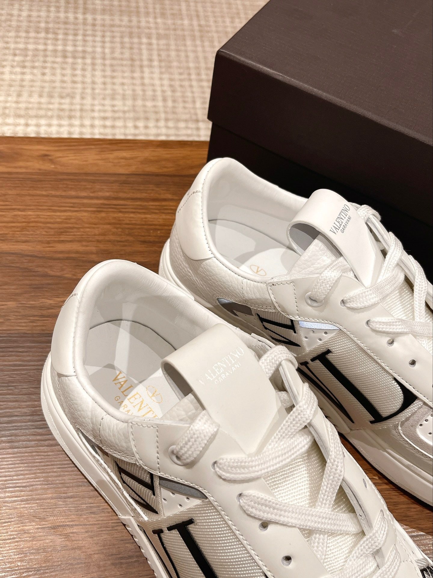Garavani VL7N logo-print strap sneakers