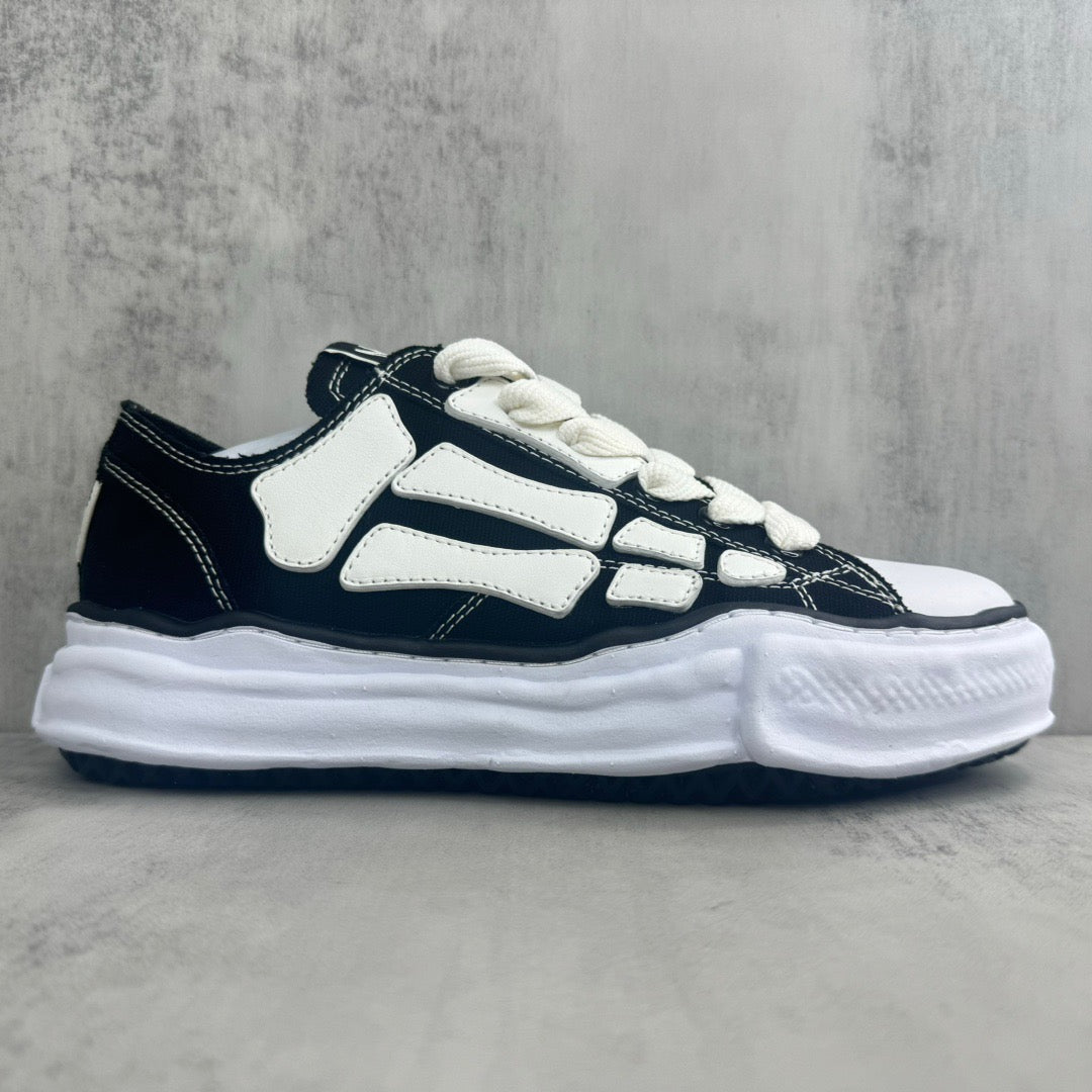 AM Sneaker