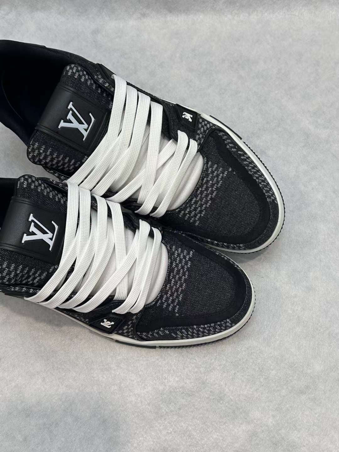 L|V Sneaker