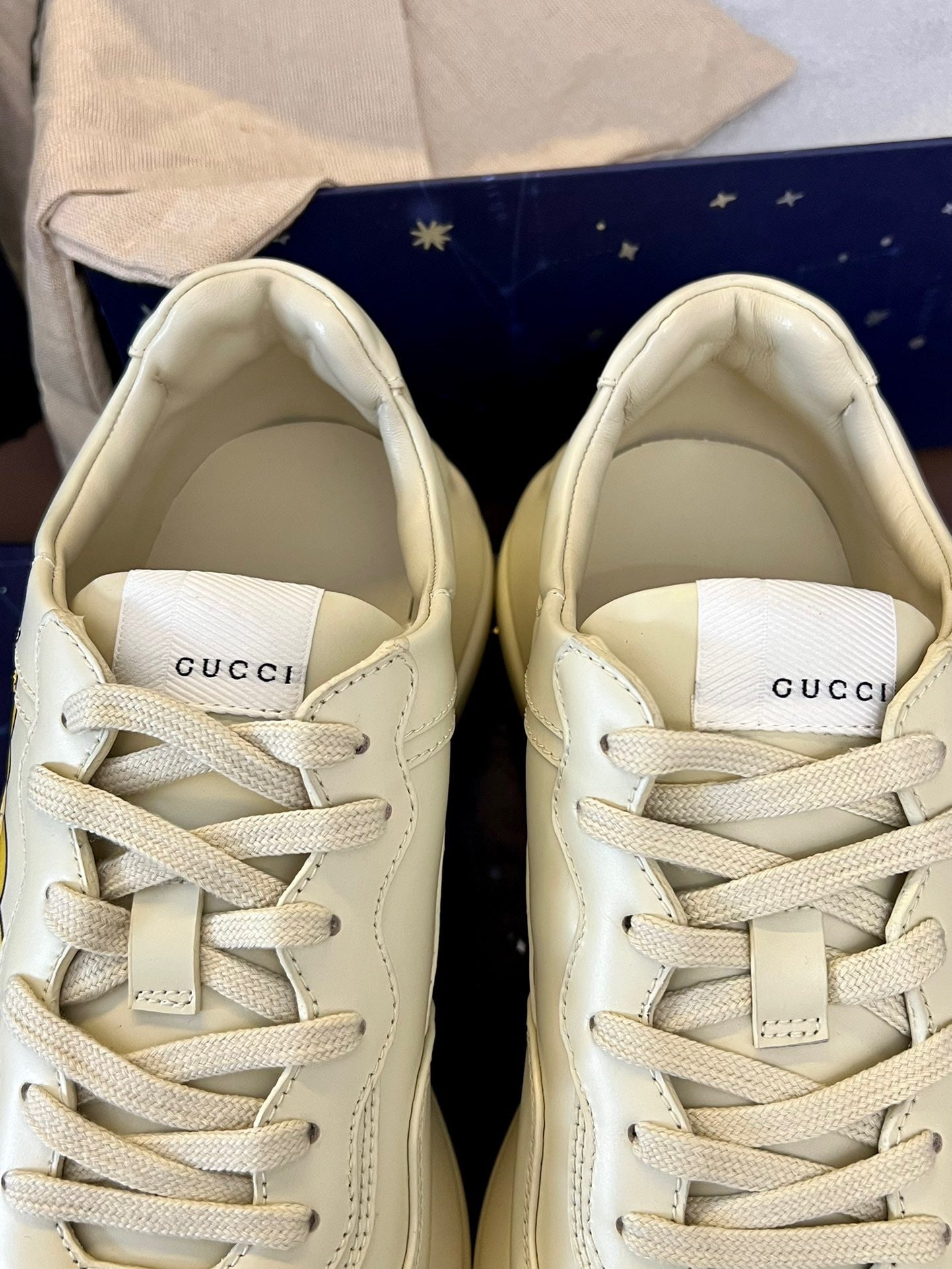 WOMEN'S RHYTON SNEAKER LOGO