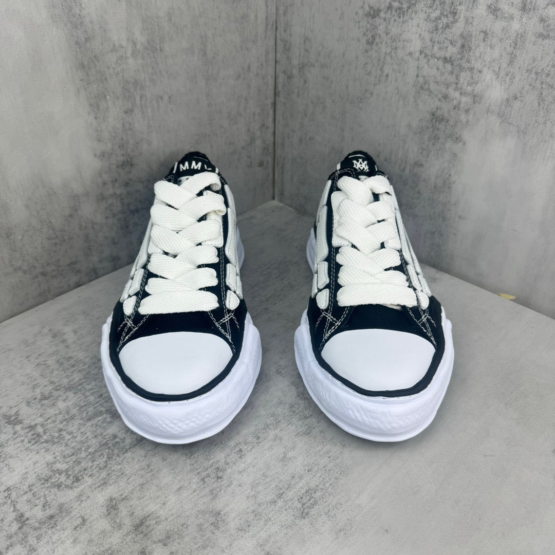 AM Sneaker
